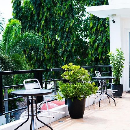Be-Ing Suites Davao Екстер'єр фото