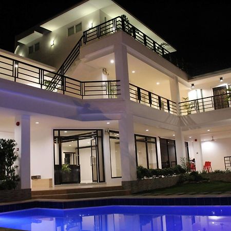 Be-Ing Suites Davao Екстер'єр фото