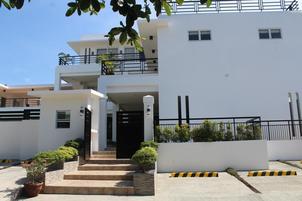 Be-Ing Suites Davao Екстер'єр фото