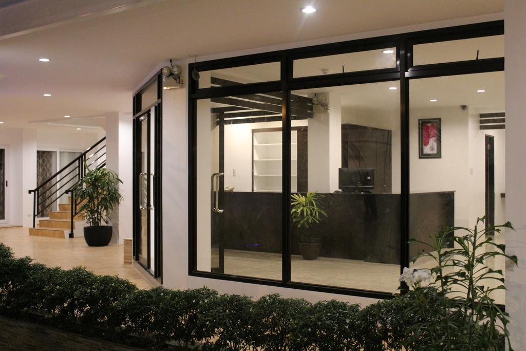 Be-Ing Suites Davao Екстер'єр фото
