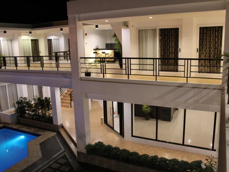 Be-Ing Suites Davao Екстер'єр фото