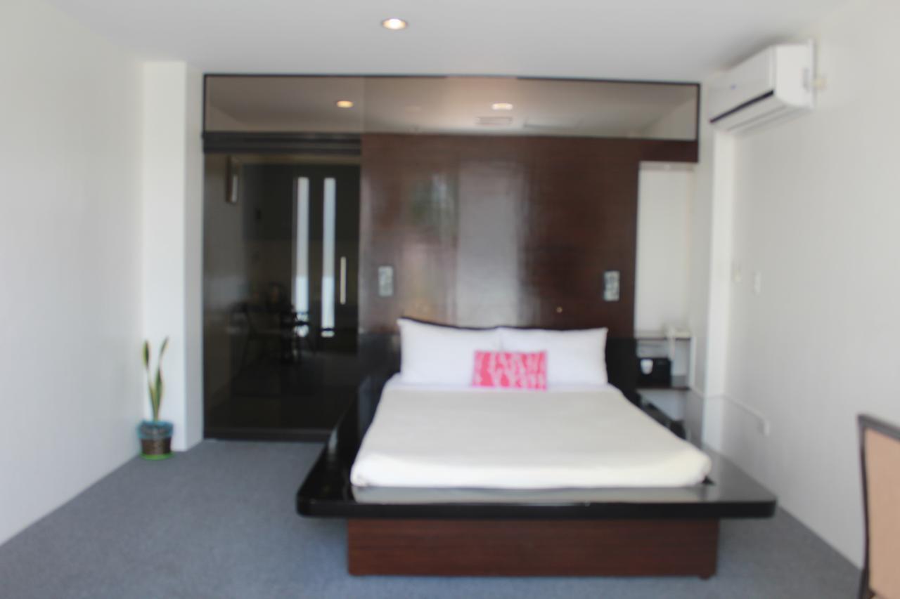 Be-Ing Suites Davao Екстер'єр фото