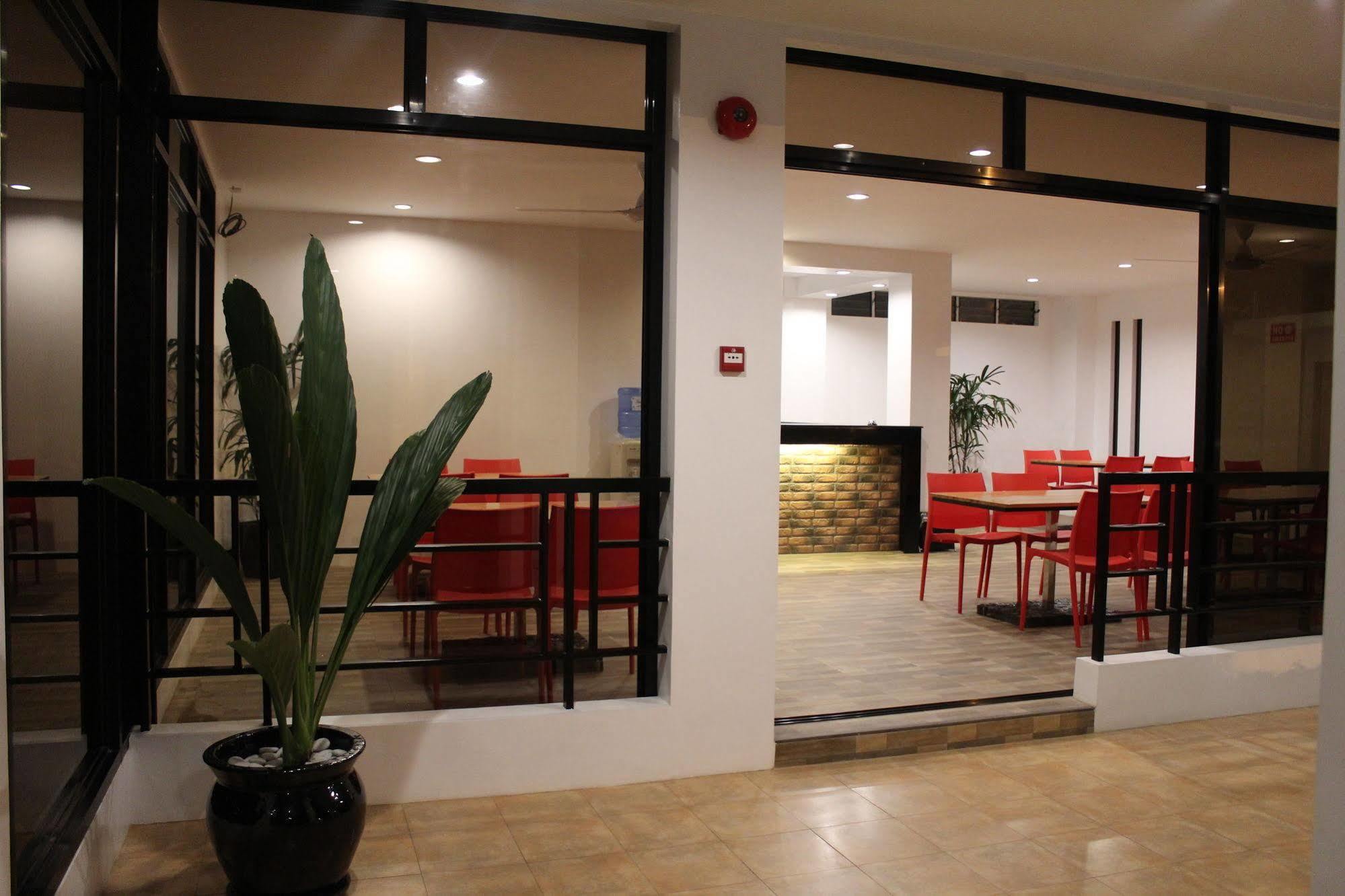 Be-Ing Suites Davao Екстер'єр фото