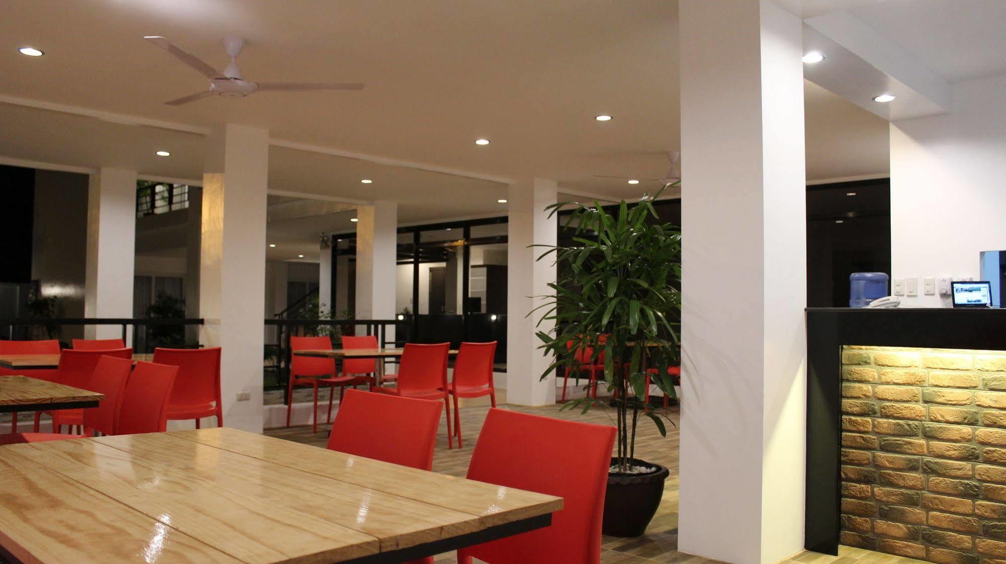 Be-Ing Suites Davao Екстер'єр фото