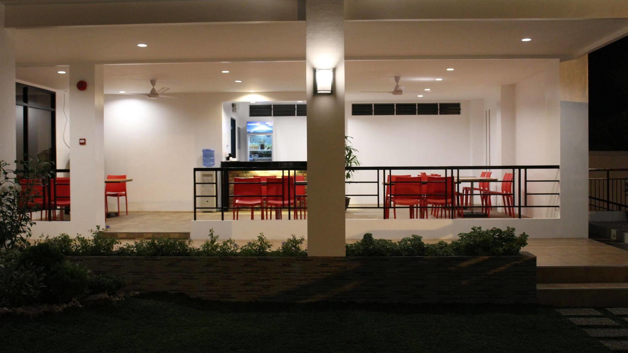Be-Ing Suites Davao Екстер'єр фото