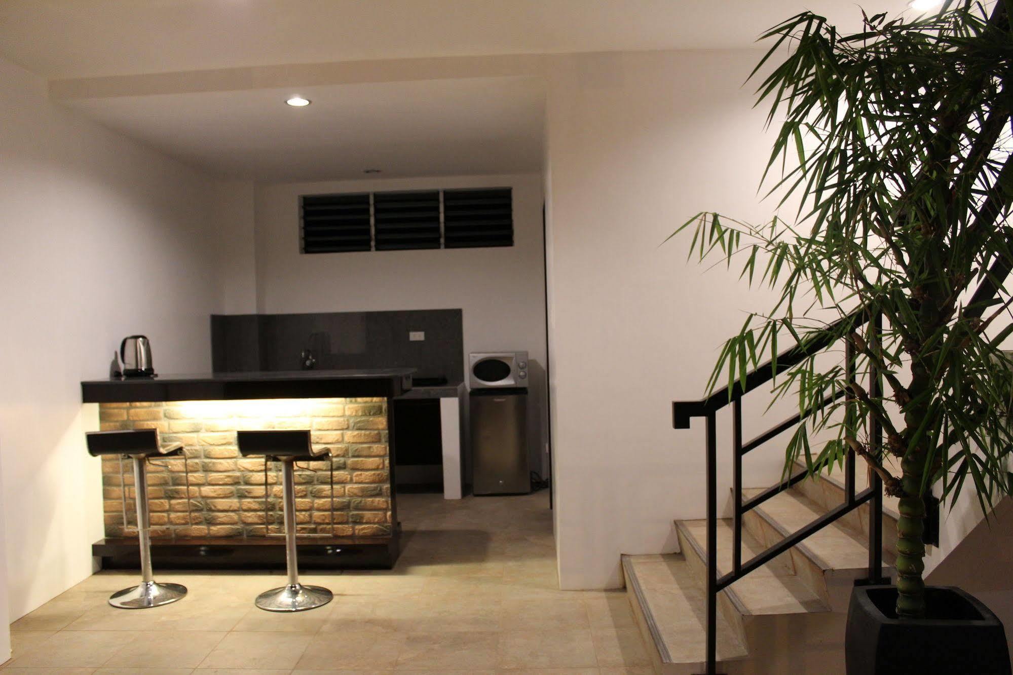 Be-Ing Suites Davao Екстер'єр фото