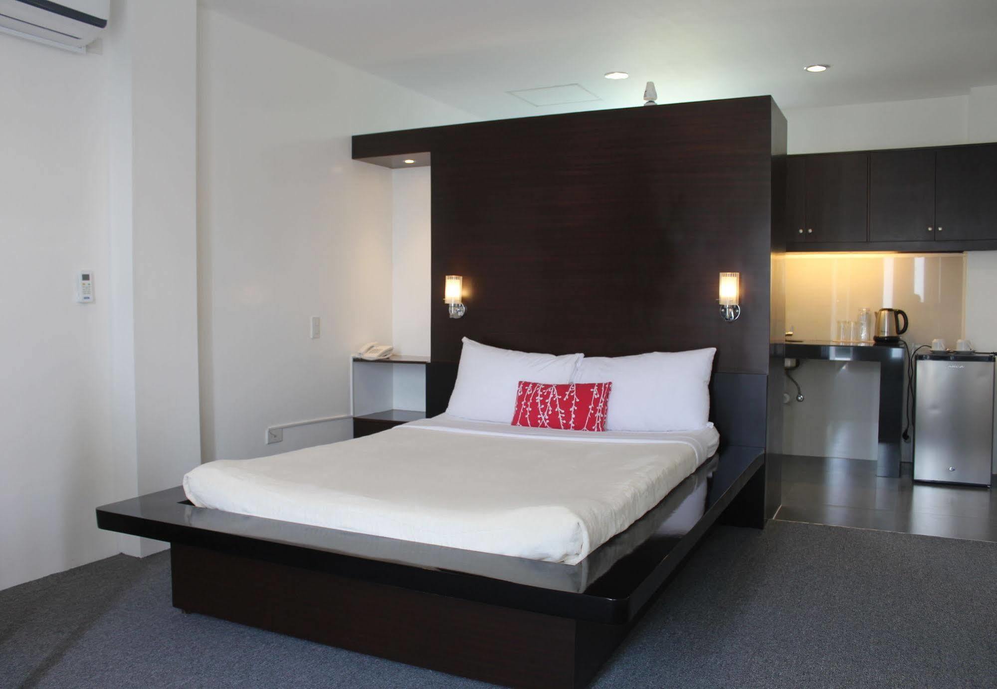 Be-Ing Suites Davao Екстер'єр фото
