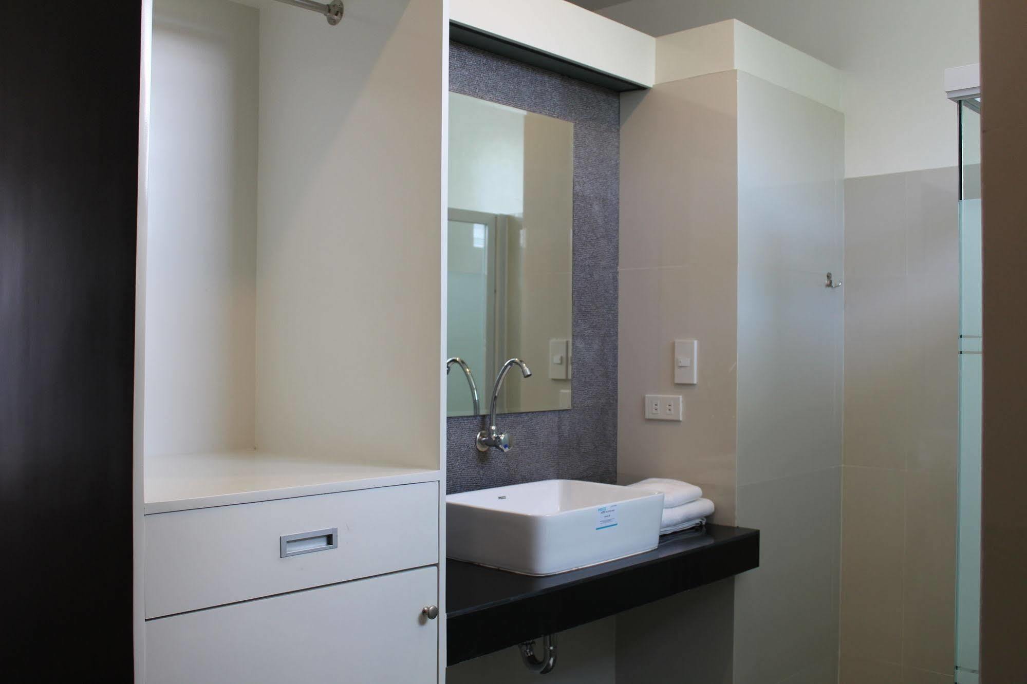 Be-Ing Suites Davao Екстер'єр фото
