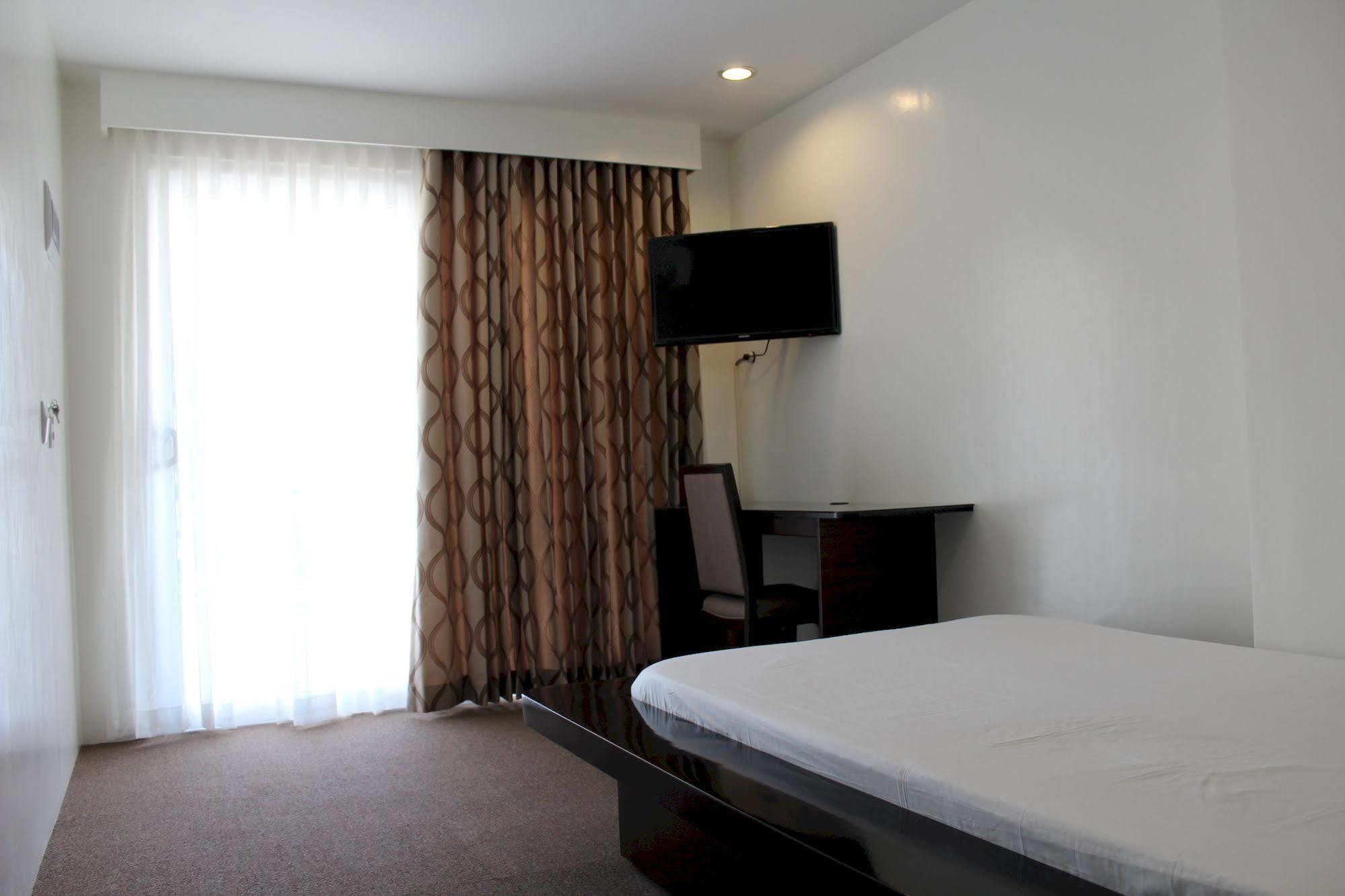 Be-Ing Suites Davao Екстер'єр фото