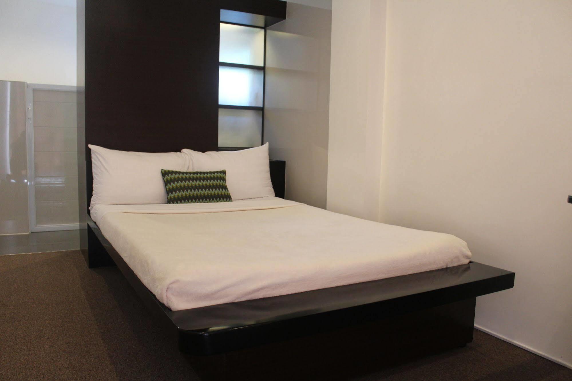 Be-Ing Suites Davao Екстер'єр фото