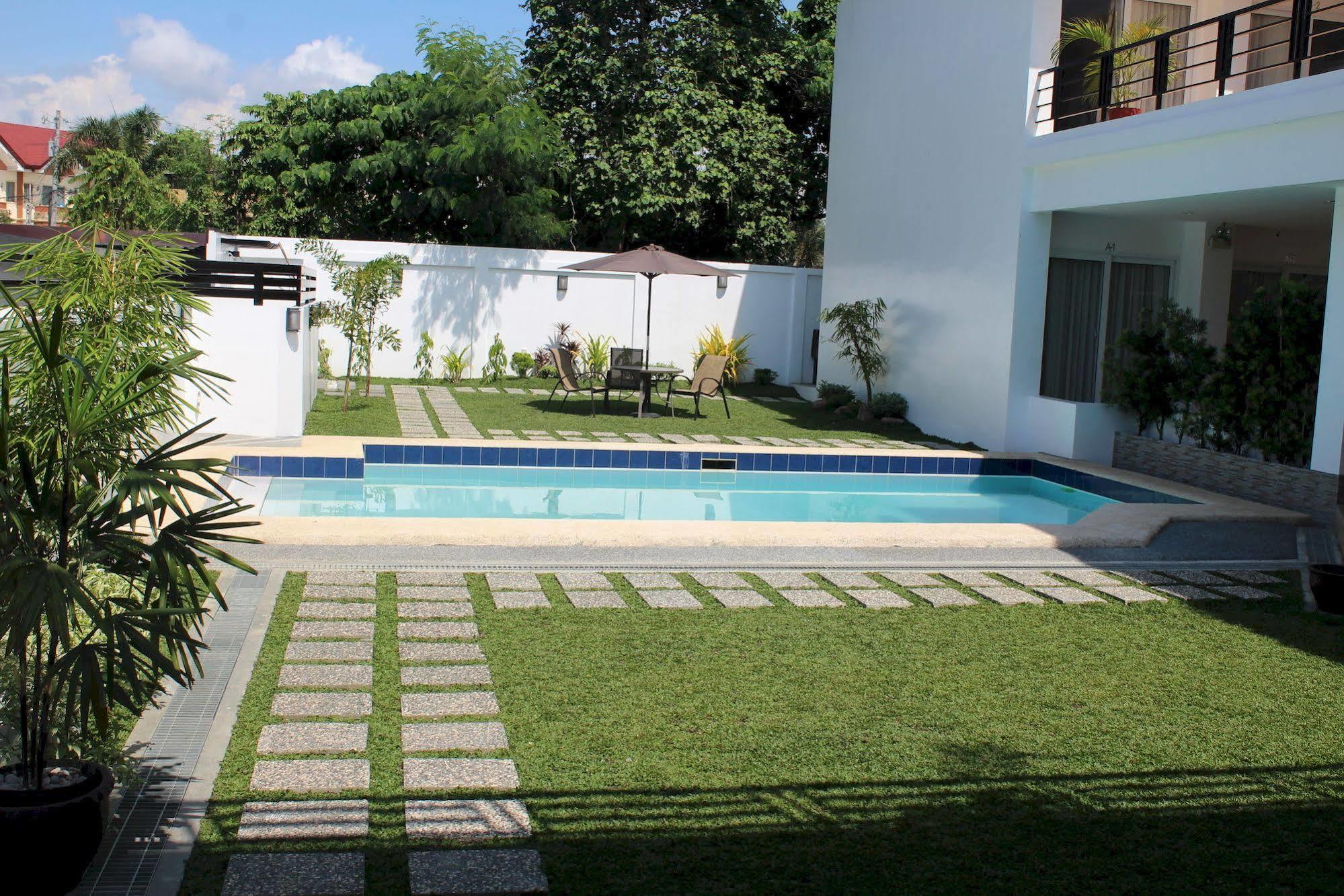 Be-Ing Suites Davao Екстер'єр фото
