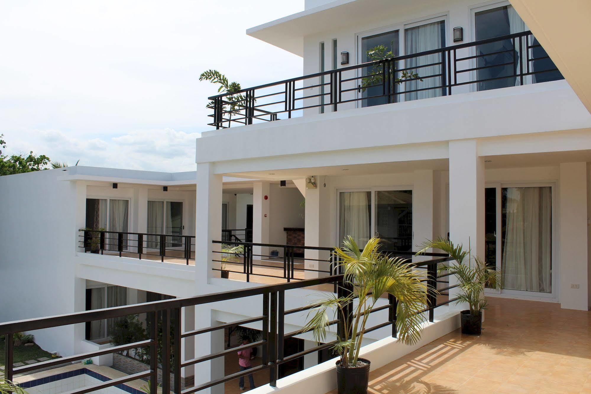 Be-Ing Suites Davao Екстер'єр фото