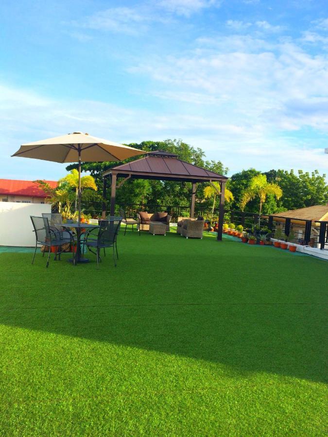 Be-Ing Suites Davao Екстер'єр фото